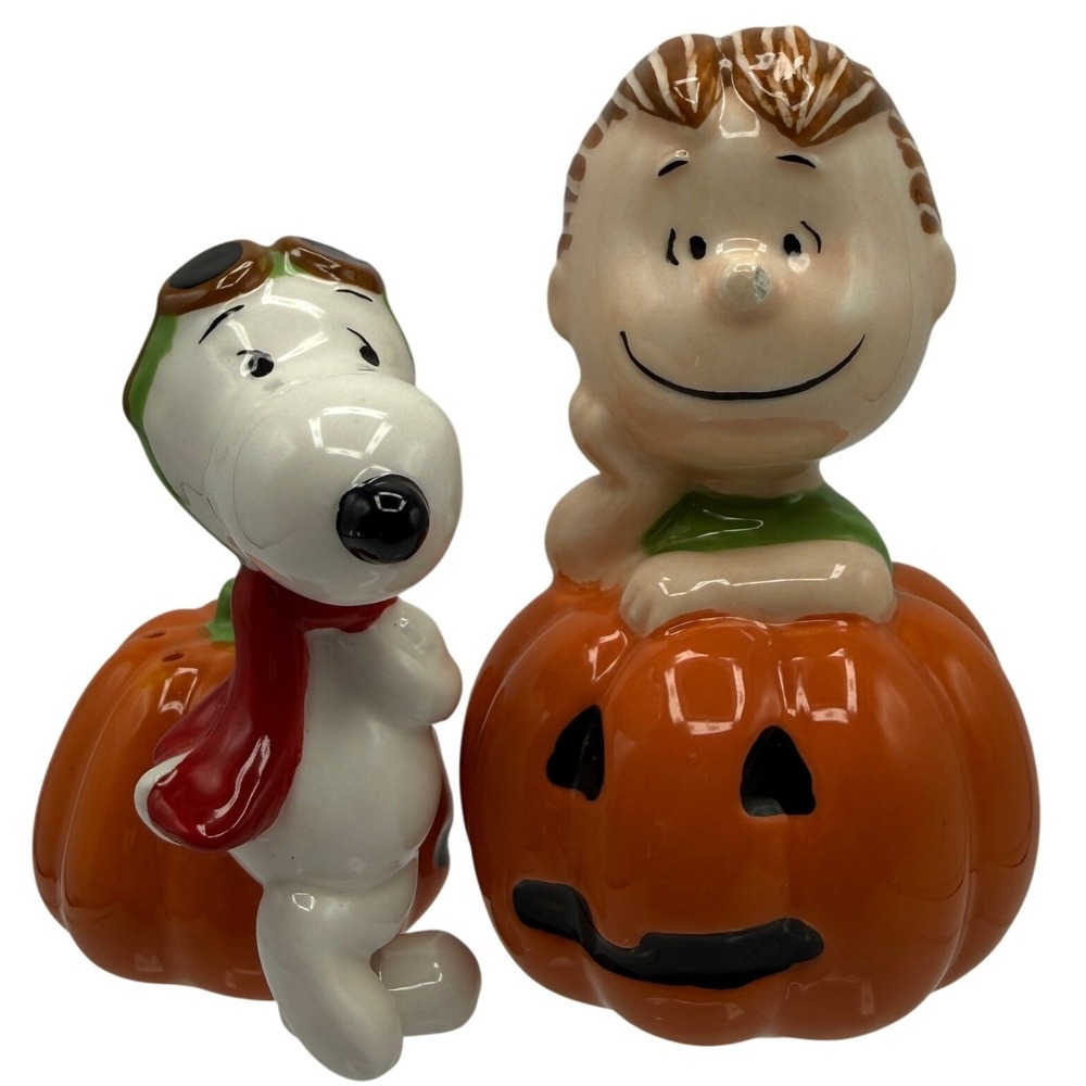 Peanuts Snoopy Linus Halloween Salt & Pepper Shakers Orange Great Pumpkin Decor